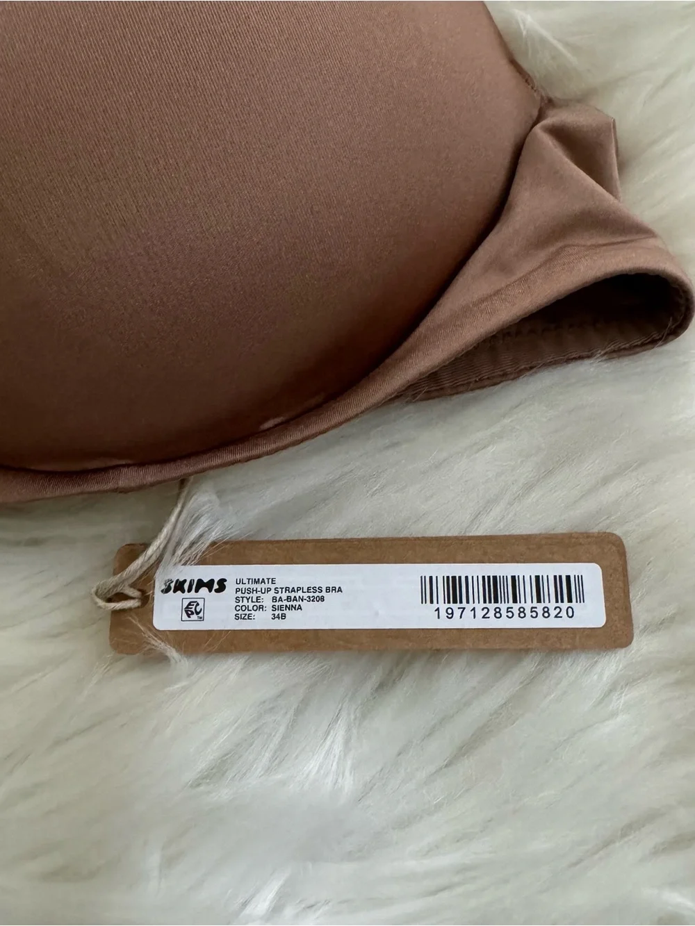SKIMS Ultimate Push Up Strapless Bra - Picture 3 of 4